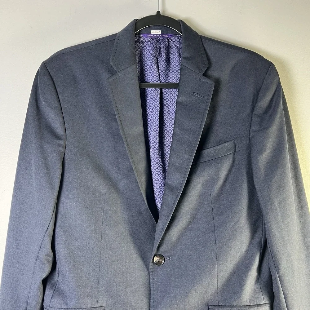 Ted Baker no noticeable